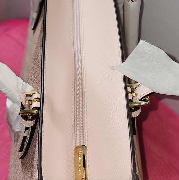 Michael Kors Gilly Large Drawstring Travel Tote - Picture 6 of 8